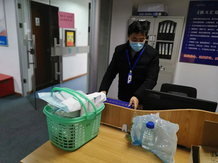 html_1588034679462wr0w7.webp.jpg html_1588034679462wr0w7.webp.jpg